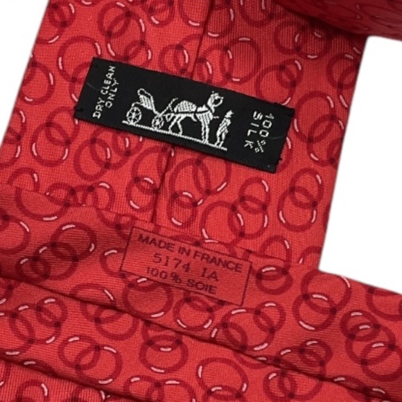 HERMÈS 5174 IA XL Red Interlocking Circles Silk LUXURY Tie FRANCE - Picture 3 of 5